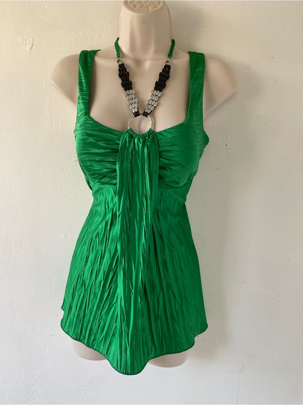 Vintage y2k Iz Byer Green Pleated Sleeveless Top with Ring Detail